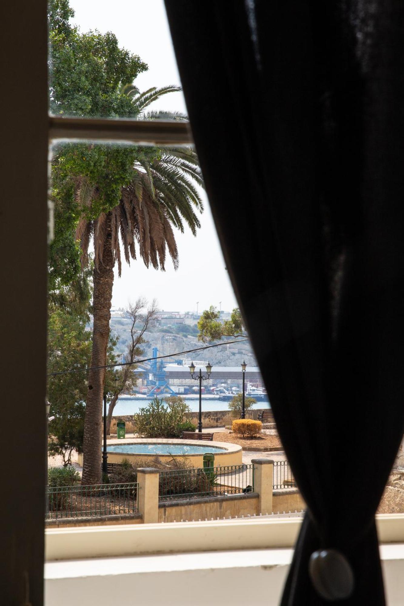 Valletta Waterfront 2 Beds Flat By Arcobnb Ил-Фурияна Екстериор снимка